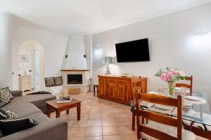 a living room with a couch and a tv at Salice Felice in Ventimiglia