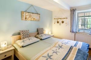 a bedroom with two beds and a window at Ferienhaus Segelboot in Krummhörn