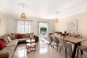 a living room with a couch and a table at Villa Martinique in Albufeira