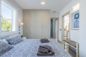 a bedroom with a bed with two towels on it at Sai Gayatri in Nerja