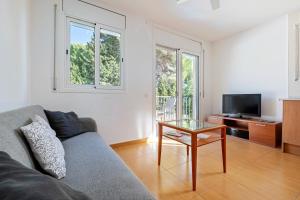 a living room with a couch and a table at Dorada Apartment Sol in Calafell