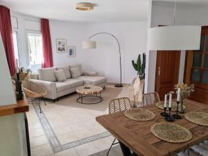 a living room with a table and a couch at Casa Luzia in Miami Platja