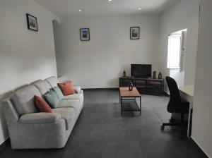 a living room with a couch and a table at Casa da Mina in Mina do Bugalho