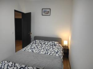 a bedroom with a bed in a white room at Casa da Mina in Mina do Bugalho