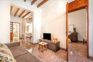 a living room with a couch and a tv at Ca na Francesca in Pollença