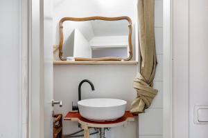 a bathroom with a sink and a mirror at Tiny House an der Werra in Bad Sooden-Allendorf