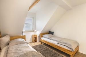 a bedroom with two beds and a window at Fewo Landblick Geiseltal in Braunsbedra