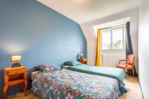 a bedroom with two beds and a window at Villa Nicole face mer in Trégunc