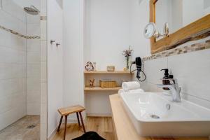 a bathroom with a sink and a shower at Neubau - Freundliche Fewo Bergblick in Höslwang +21 photos