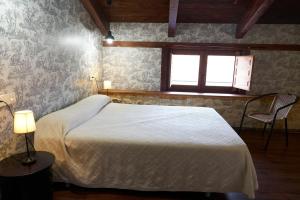 a bedroom with a bed and a window and a chair at La Platería I in Mambrilla de Castrejón +5 photos