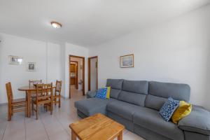 a living room with a couch and a table at Piso Tazacorte in Puerto