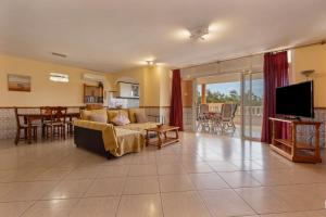 a living room with a couch and a tv at Casa Marron in Costa Calma