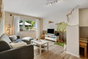 a living room with a couch and a table at Ferienwohnung - Arzgebirg in Grünhainichen
