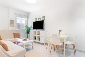 a living room with a couch and a table at Apartamento a pie de playa in Barbate