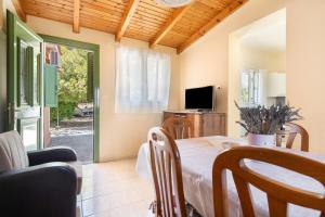 a dining room with a table and a television at Avra in EFL