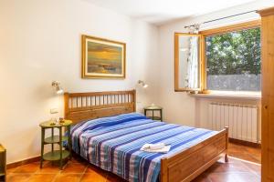 a bedroom with a bed and a window at Bilo Erica in Marina di Grosseto +22 photos
