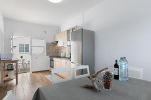 a kitchen with a table with a bottle of water at Casa Otilia in Arafo