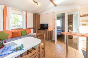 a living room with a couch and a table at Tonis Hütte in Hohenfels