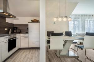 a kitchen and dining room with a table and chairs at Familien-Apartment 1 in Meersburg