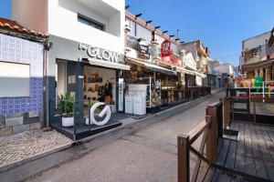 a street with a store with a sign that reads clow at Be Glow Home in Alvor
