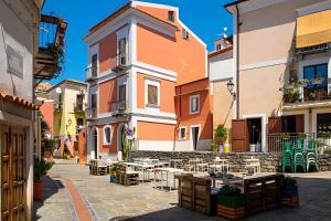 a street with tables and chairs in front of a building at Appartamenti Con Vista Mozzafiato in Praia a Mare