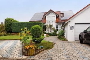 a house with a bunch of flowers in a driveway at Preiser in Moos