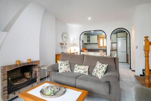 a living room with a couch and a fireplace at Casa Pedro Piscina in Puerto Marino
