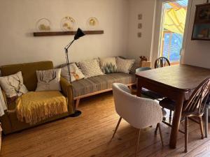 a living room with a couch and a table at Haus herhönspatziert in Willmars