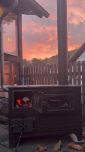 a fireplace with a fire in it in front of a fence at Haus herhönspatziert in Willmars