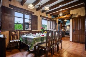 a kitchen and dining room with a table and chairs at Casa Jesusa in Gijón