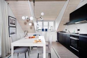 a kitchen with a white table and chairs in a room at Appartement in Wangen im Allgäu