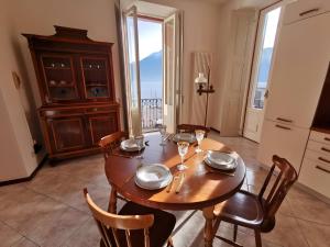 a dining room with a table and chairs with a view at Elegant Central Large House F1F2 in Gravedona