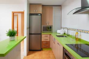 a kitchen with green counter tops and a refrigerator at Apartamento Sugar Factory in Torre del Mar