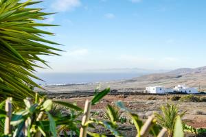 a view of the dead sea from a plant at Casa Amanecer 2 in Mácher
