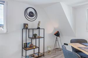 a living room with a table and a shelf at Auszeit Matzi in Öhningen