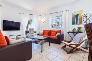 a living room with a couch and a table at Villa Individual Peñíscola in Peniscola