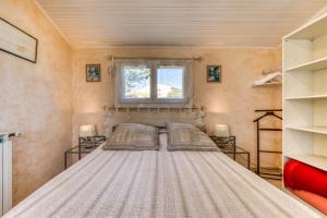 a bed in a small room with a window at Chez Gaston - Chambre in Saint-Drézéry +17 photos