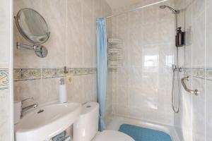 a bathroom with a toilet and a shower and a sink at Casa Carmen in Almuñécar +20 photos