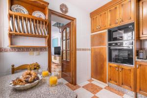 a kitchen with a table with a bowl of bread at Casa Carmen in Almuñécar