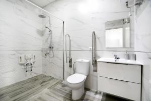 a white bathroom with a toilet and a shower at Apartamento Venus 2 in Conil de la Frontera
