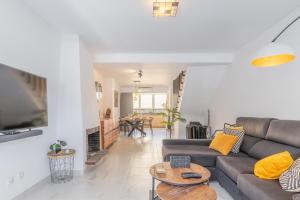 a living room with a couch and a table at Sol y Sombra in El Campello
