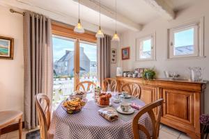 a dining room with a table with food on it at Chambre d'hôtes à Lesneven in Lesneven