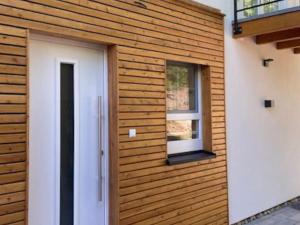 a wooden house with a door and a window at Ferienwohnung Verschnuufeckli in Wehr