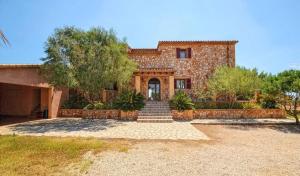 a large stone house with a driveway at Can Pedro - Sa Torre Nova in Son Carrió