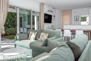 a living room with a couch and a table at Villa Cormorani 1 in Golfo Aranci