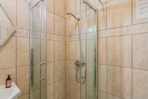 a shower with a glass door in a bathroom at Duplexdubocage in Setúbal +22 photos