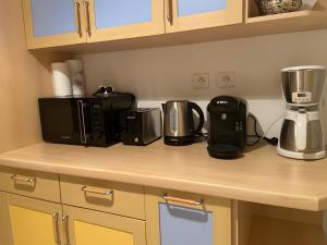 a kitchen counter with three coffees and a blender at Appartement De Standing Avignon in Avignon +14 photos