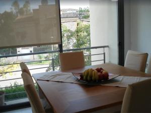 a plate of fruit on a table in a dining room at Apartamento Llenaire in Pollença