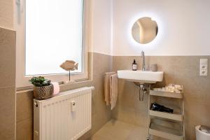 a bathroom with a sink and a mirror at Klostergarten in Grünstadt +15 photos