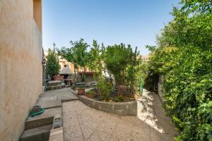 a garden with trees and plants in a yard at Casa Annabella in Sarroch